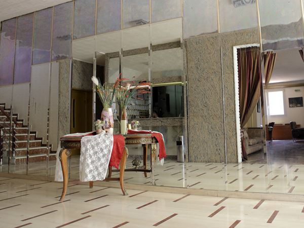 Hotel anesi reception